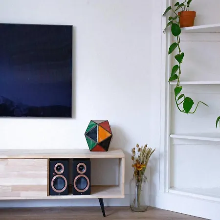 Beautiful Apartment In The Beloved Nijmegen East Casa de Férias *
