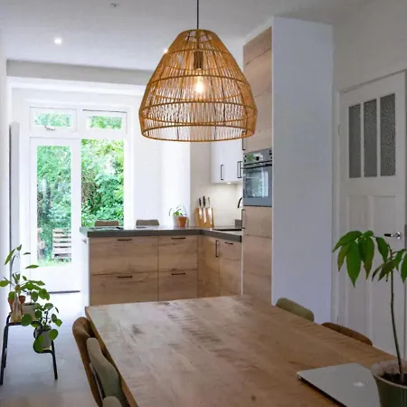 Casa de Férias Beautiful Apartment In The Beloved Nijmegen East